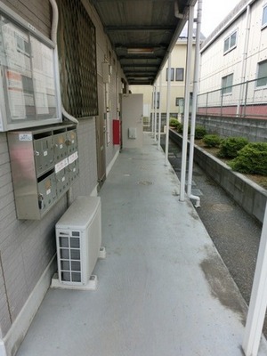 Entrance. Joint corridor