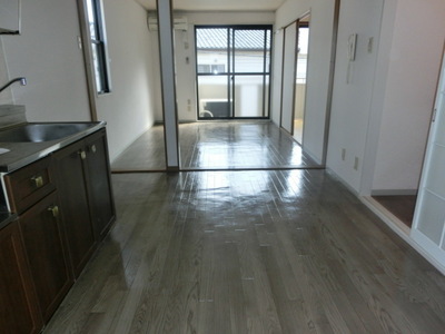 Living and room. DK and the back 6 Pledge Western-style