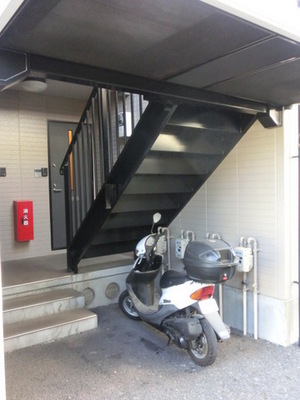 Entrance. Entrance side