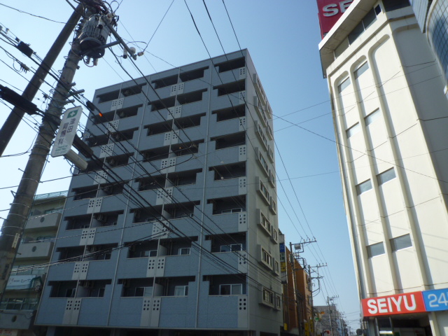 Building appearance. Before Seiyu eyes