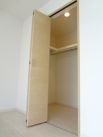 Receipt. Walk-in closet