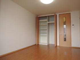 Living and room. Easy-to-use size of the room