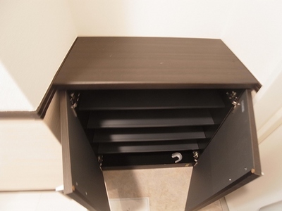 Entrance. Entrance shoebox