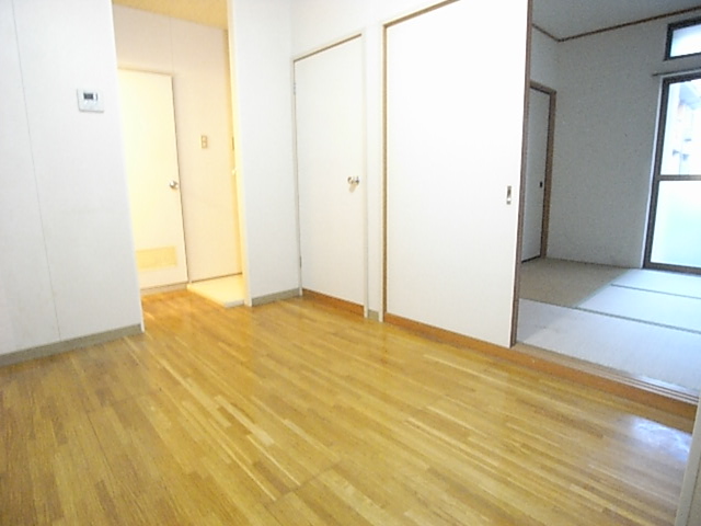 Other room space. DK room