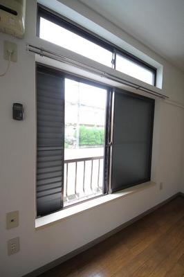 Security. Security aspects in the shutters equipped also ◎