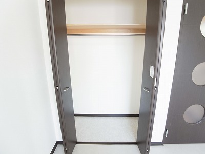 Receipt. Large closet