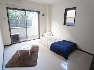 Living and room. Bright Western-style in two-sided lighting ・ Bet gift