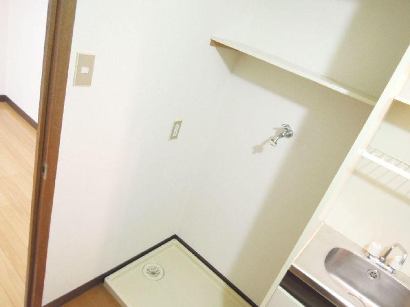 Other. Indoor Laundry storage with a waterproof bread It is useful There shelf!