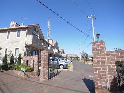 Other common areas. At the entrance of the site comes with a gate.