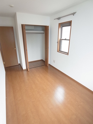 Other. Western-style about 6.7 Pledge. It is good in the room of children.