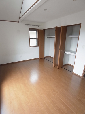 Living and room. Convenient there are two storage is the Western-style about 8.5 Pledge.