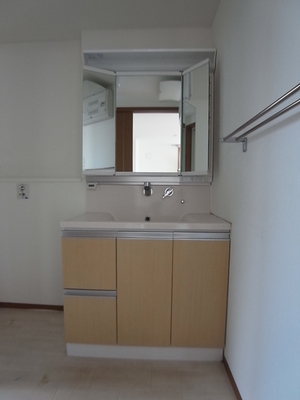 Washroom. Independent washroom is usability good also becomes the dressing room.