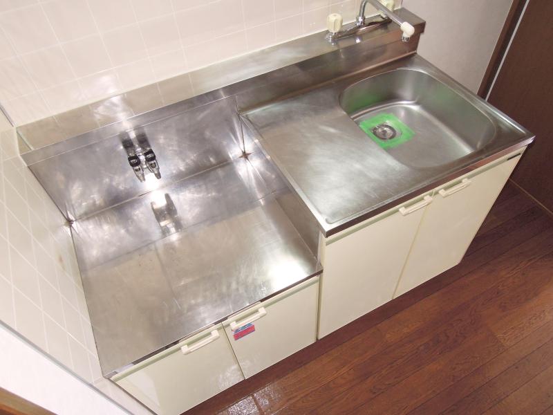 Kitchen. Two-burner stove installation Friendly Kitchen. Recommended for self-catering school!