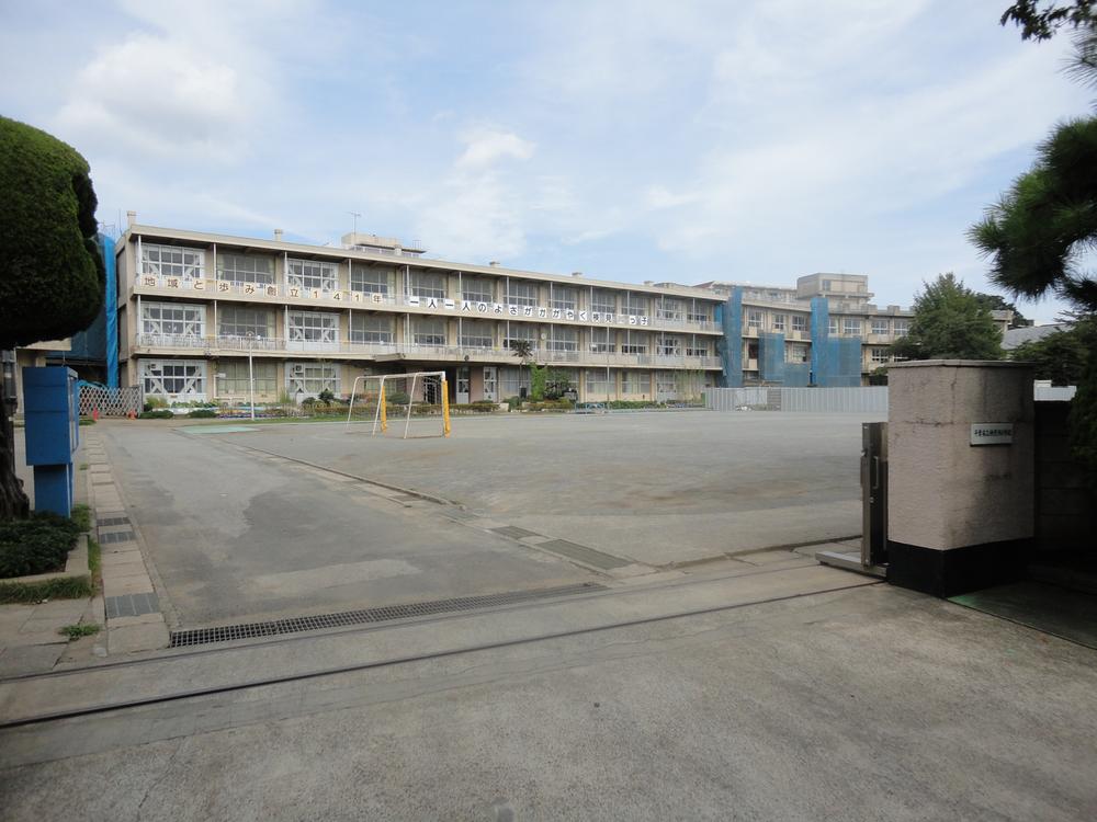 Primary school. 820m until the Chiba Municipal Kemigawa Elementary School