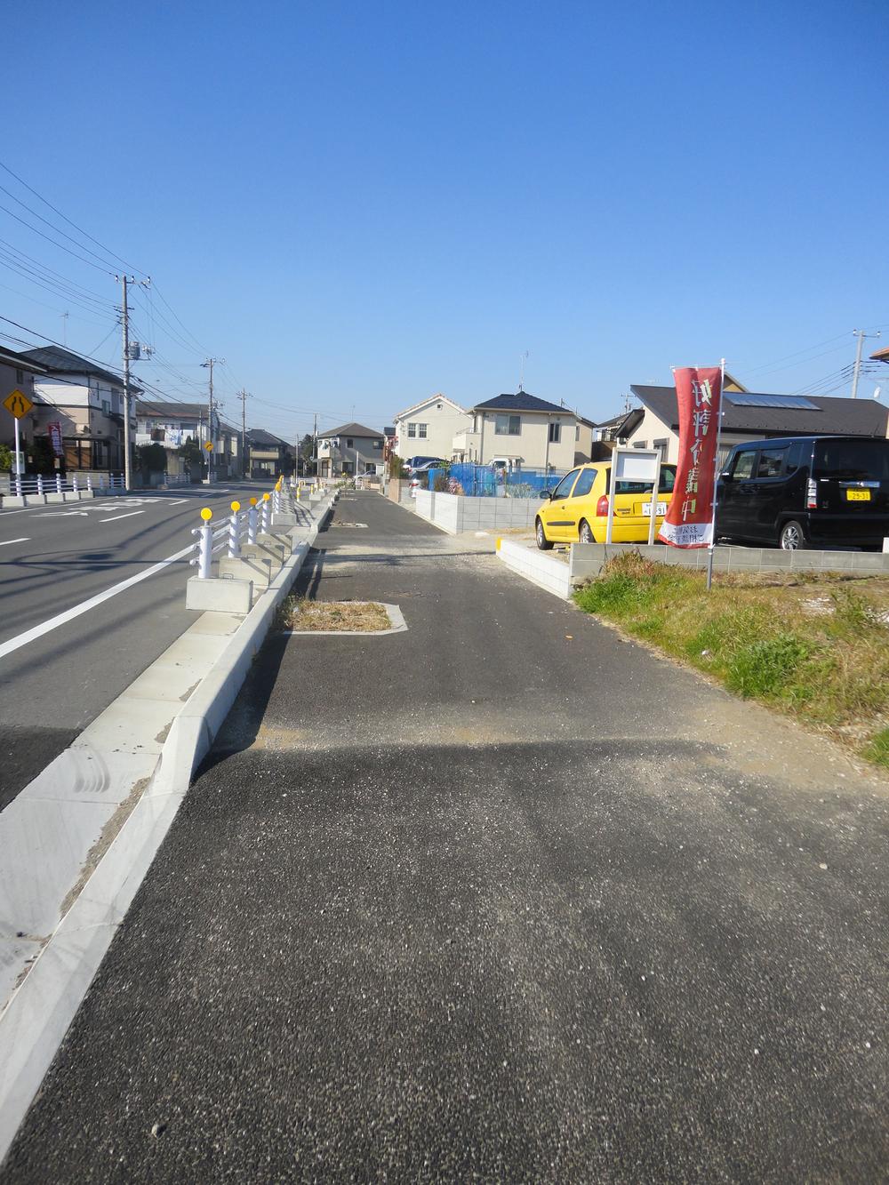 Other local. 131 city blocks front 16m road with wide sidewalks (December 2013) Shooting