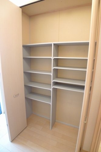 Receipt. Is a shoebox next to the storage! Enter a lot!