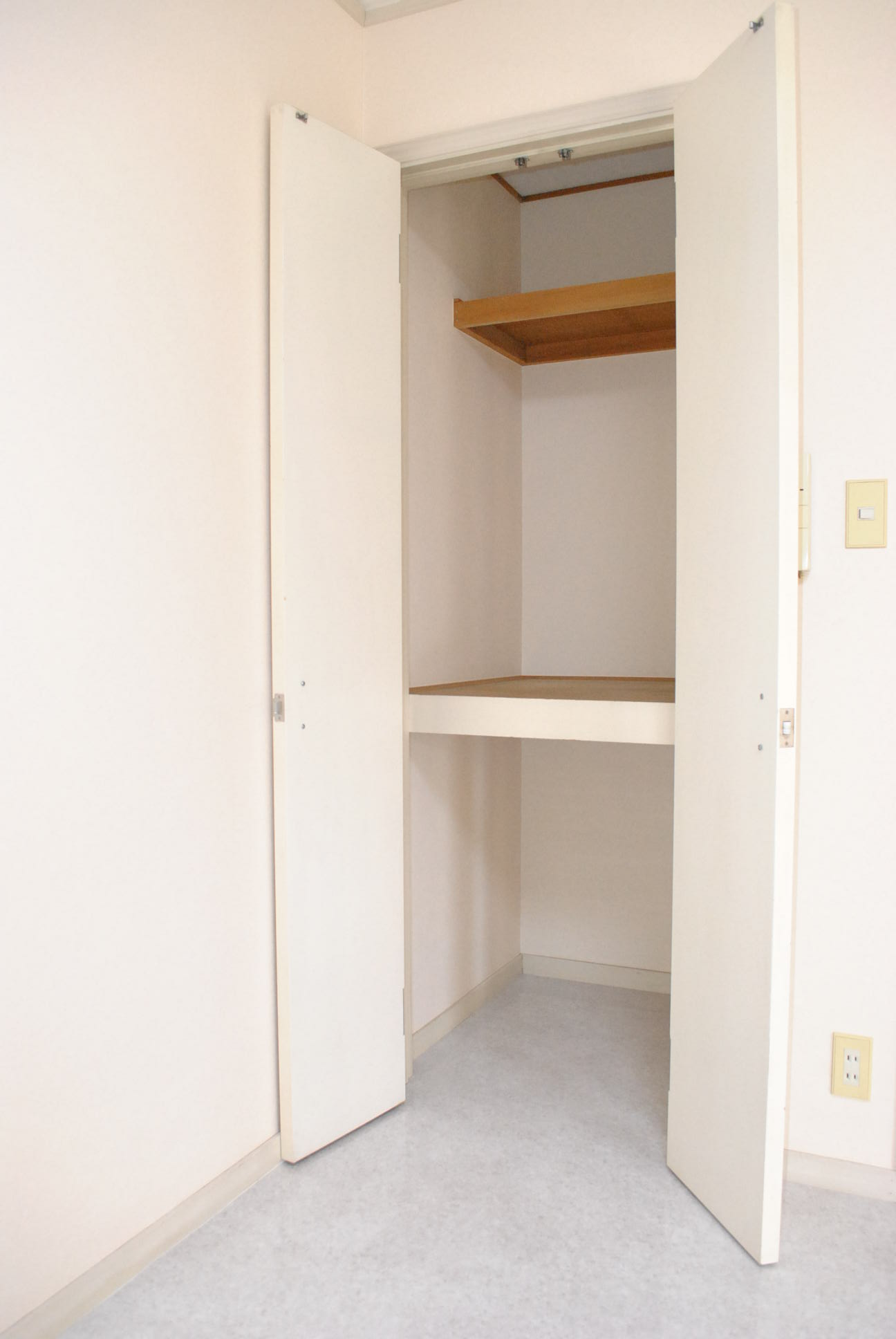 Receipt. Storage (Western-style 6.3 Pledge)