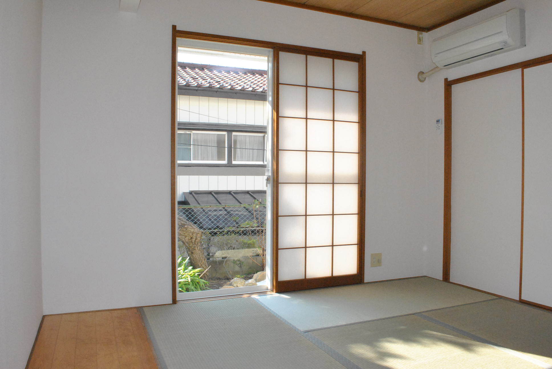 Living and room. Japanese-style room 6 quires + plates