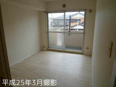 Living and room. Western-style 6 Pledge