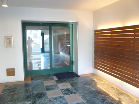 Entrance. Entrance auto with lock!