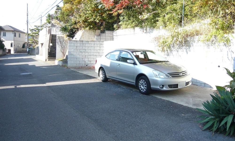 Local photos, including front road. Local (12 May 2013) Shooting