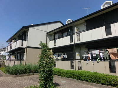 Building appearance. Lush environment