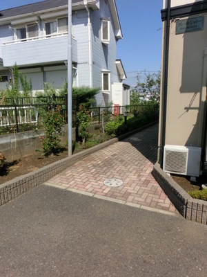 Entrance. Nice entrance