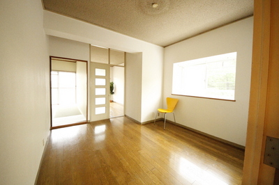 Living and room. Same property a separate room in the room photo