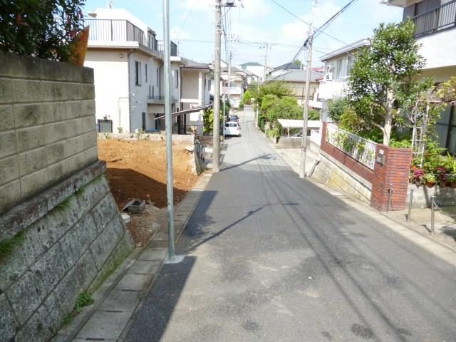 Local photos, including front road. Sale site (November 2013) Shooting