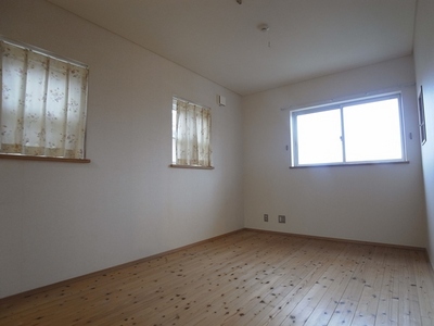 Living and room. About 7.1 Pledge of Western-style rooms are bright for the opening there are three, Ventilation is also good.