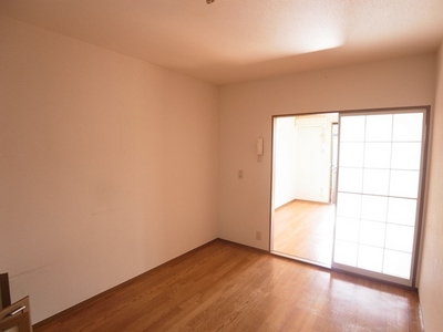 Living and room. Dining kitchen, which has continued with the Western-style.