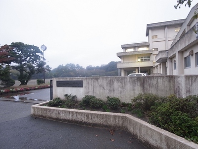 Junior high school. 550m until Asahigaoka junior high school (junior high school)