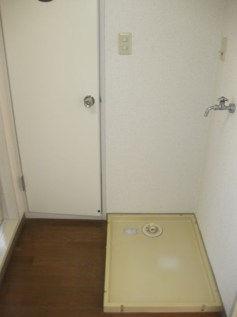 Other Equipment. There Laundry Area in the room.