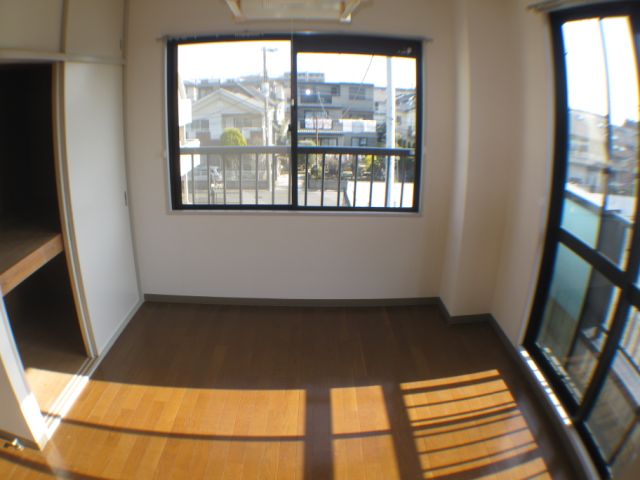 Other room space. Top-floor room angle!