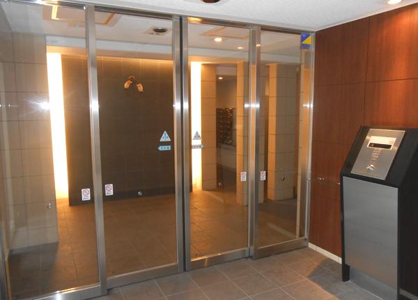 Entrance. Common areas