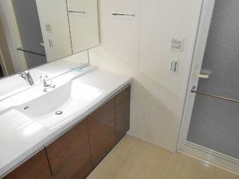 Wash basin, toilet
