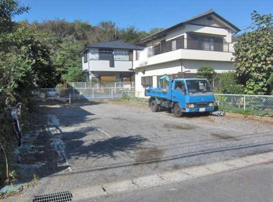 Local land photo. Current state is the parking lot.  It Seddo to public road about 3.9m (southeast side). 