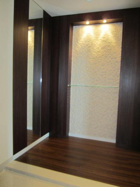 Entrance. We fixtures niche and eco-carat in the entrance at the time purchase options.