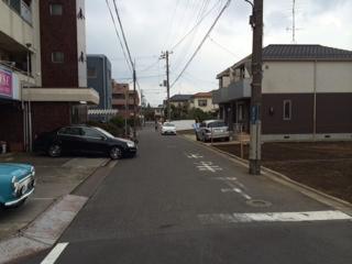 South road, There is enough room attached to the width about 5.6m.