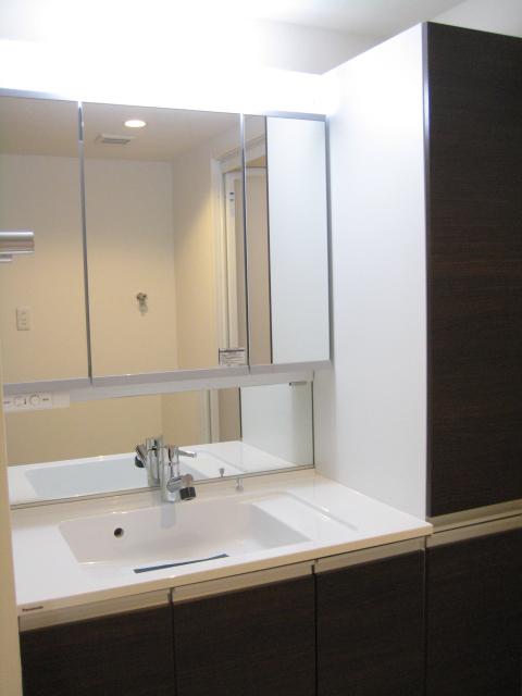 Wash basin, toilet