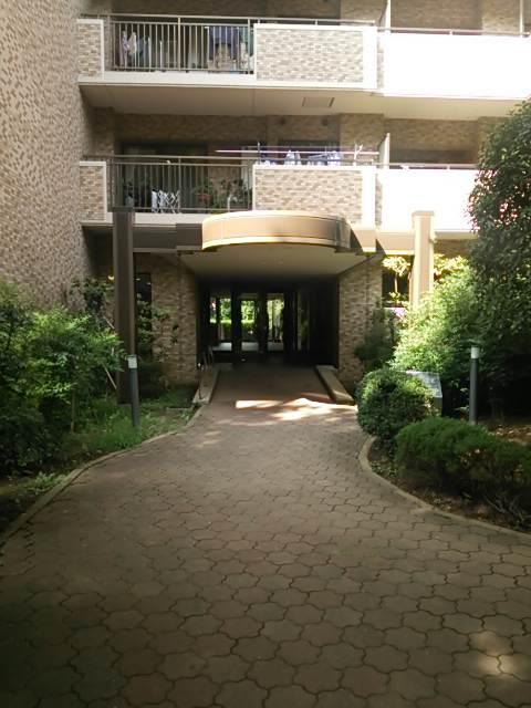 Entrance. Common areas