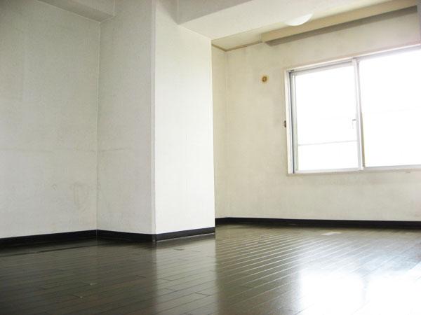 Non-living room. Western 8.6 Pledge. It is spacious Western-style. It is just good for the main bedroom.
