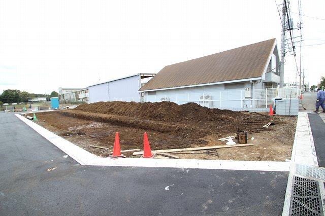 Local photos, including front road. Local (10 May 2013) Shooting