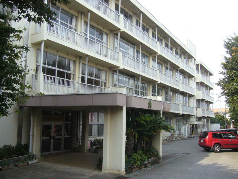 Primary school. Miyanogi until elementary school 70m