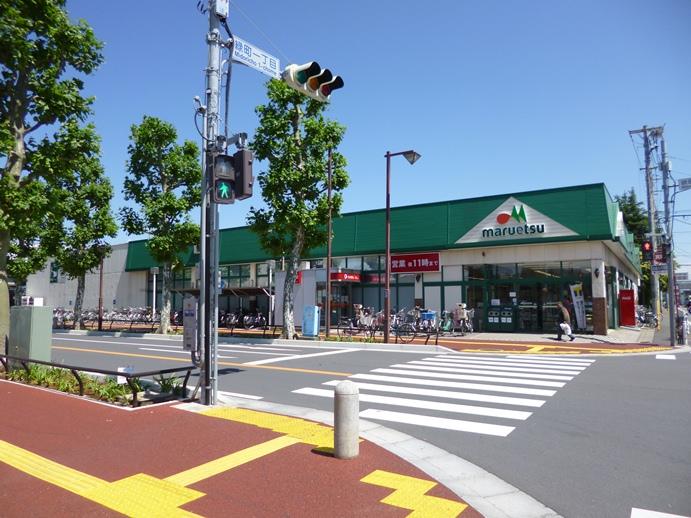 Supermarket. Maruetsu up to 400m