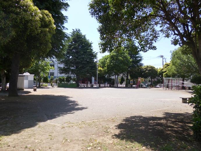 park. 320m until Midoricho park