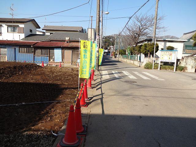 Local photos, including front road. Local (February 2013) Shooting