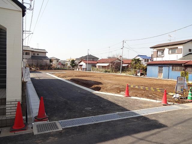 Local photos, including front road. Local (March 2013) Shooting