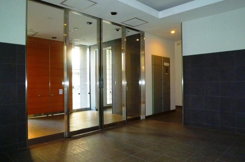 Entrance. Common areas