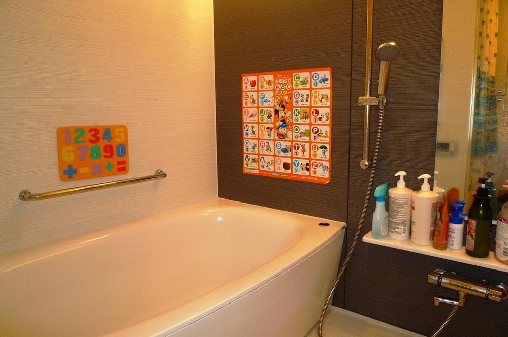 Bathroom. Indoor (12 May 2012) shooting